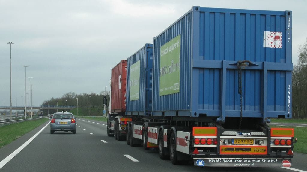 Vehículo pesado monitorizado en tiempo real en una autopista europea